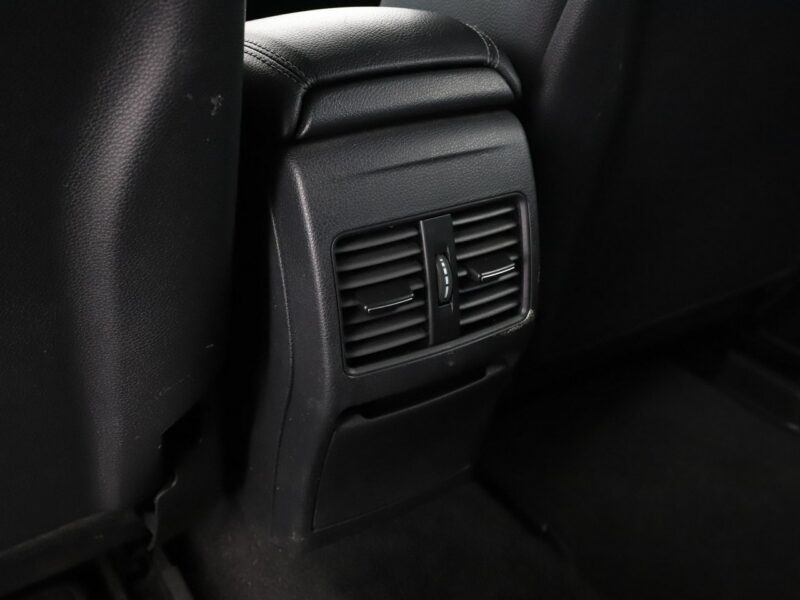 Mercedes GLA 200 Automat Bi-Xenon PDC Klima auto Grzane fotele
