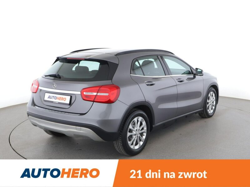 Mercedes GLA 200 Automat Bi-Xenon PDC Klima auto Grzane fotele