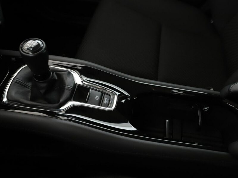 Honda HR-V 1.5 Benzyna Elegance Klimatronik Tempomat Grzane Fotele Asystenci PDC II (2015-2021)