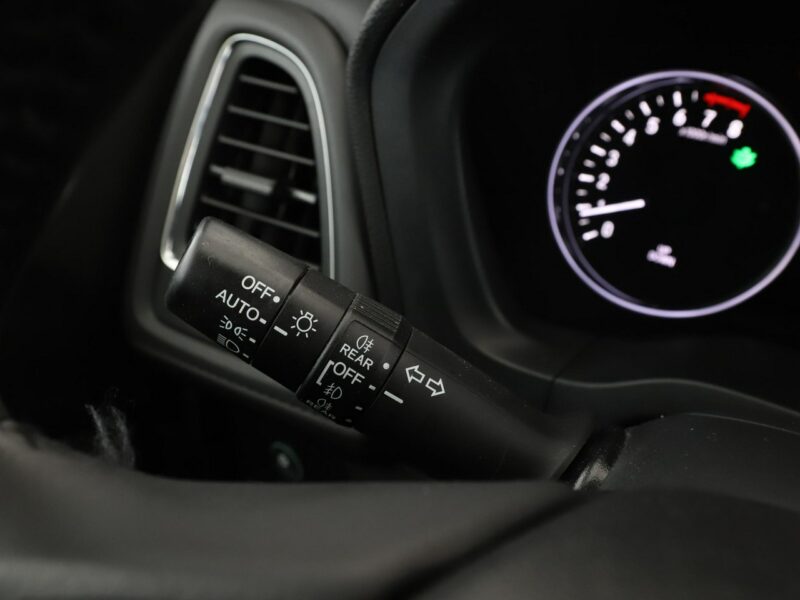 Honda HR-V 1.5 Benzyna Elegance Klimatronik Tempomat Grzane Fotele Asystenci PDC II (2015-2021)