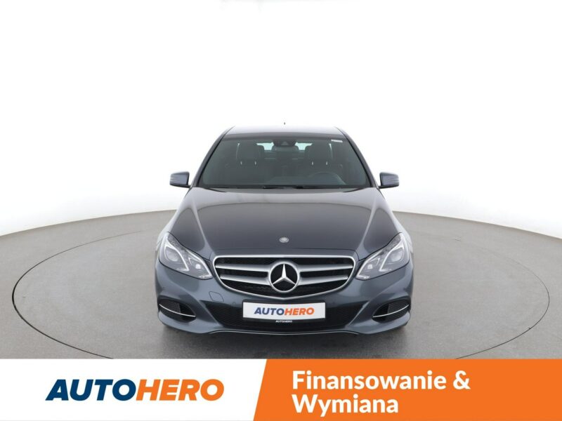 Mercedes E 200 automat navi skóra el. fotele full LED grzane fotele czujniki parkowan W212 (2009-)