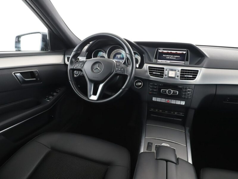 Mercedes E 200 automat navi skóra el. fotele full LED grzane fotele czujniki parkowan W212 (2009-)