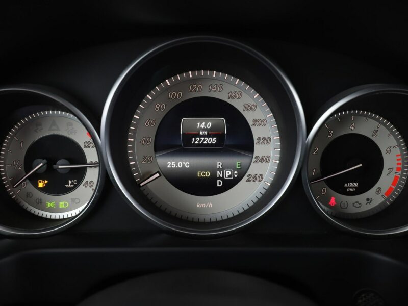 Mercedes E 200 automat navi skóra el. fotele full LED grzane fotele czujniki parkowan W212 (2009-)