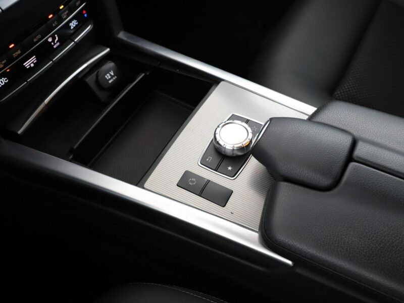 Mercedes E 200 automat navi skóra el. fotele full LED grzane fotele czujniki parkowan W212 (2009-)