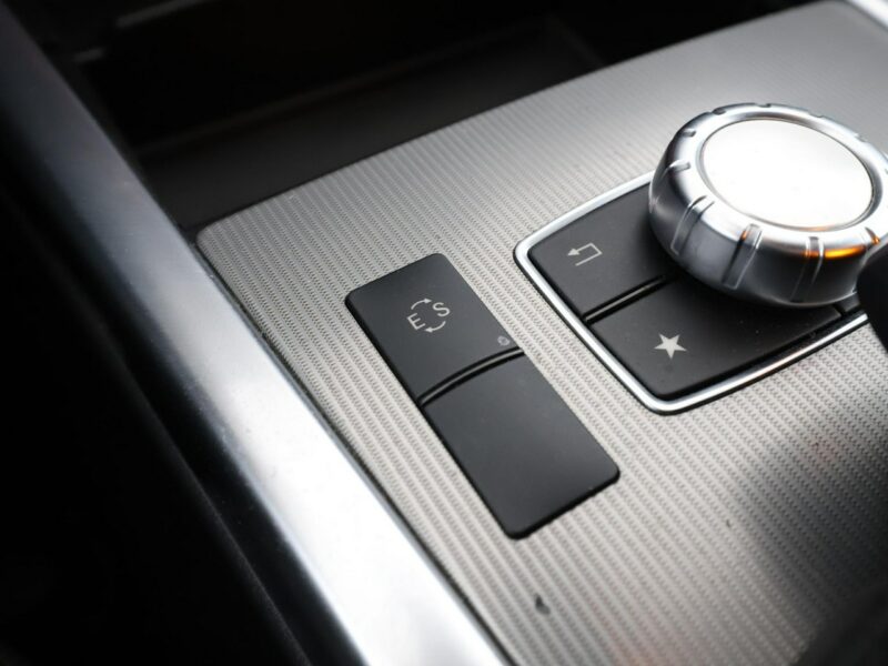 Mercedes E 200 automat navi skóra el. fotele full LED grzane fotele czujniki parkowan W212 (2009-)