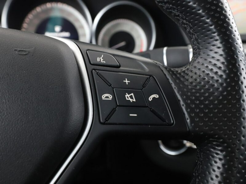 Mercedes E 200 automat navi skóra el. fotele full LED grzane fotele czujniki parkowan W212 (2009-)