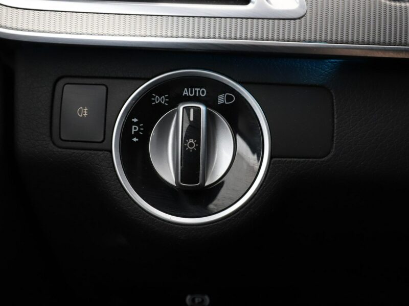 Mercedes E 200 automat navi skóra el. fotele full LED grzane fotele czujniki parkowan W212 (2009-)