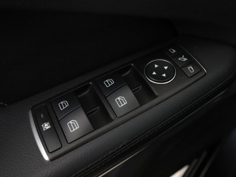 Mercedes E 200 automat navi skóra el. fotele full LED grzane fotele czujniki parkowan W212 (2009-)