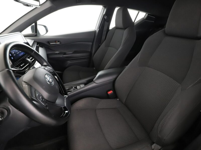 Toyota C-HR navi kamera tempomat Bluetooth