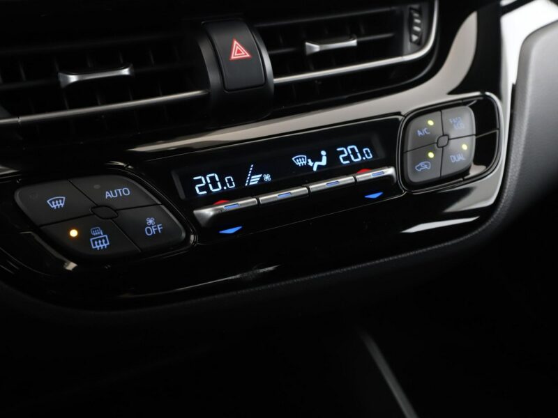 Toyota C-HR navi kamera tempomat Bluetooth
