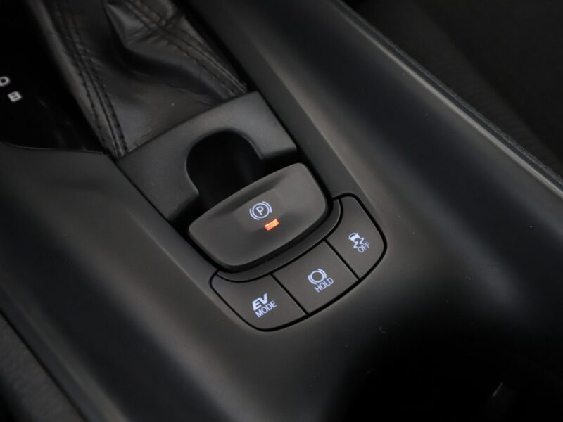 Toyota C-HR navi kamera tempomat Bluetooth
