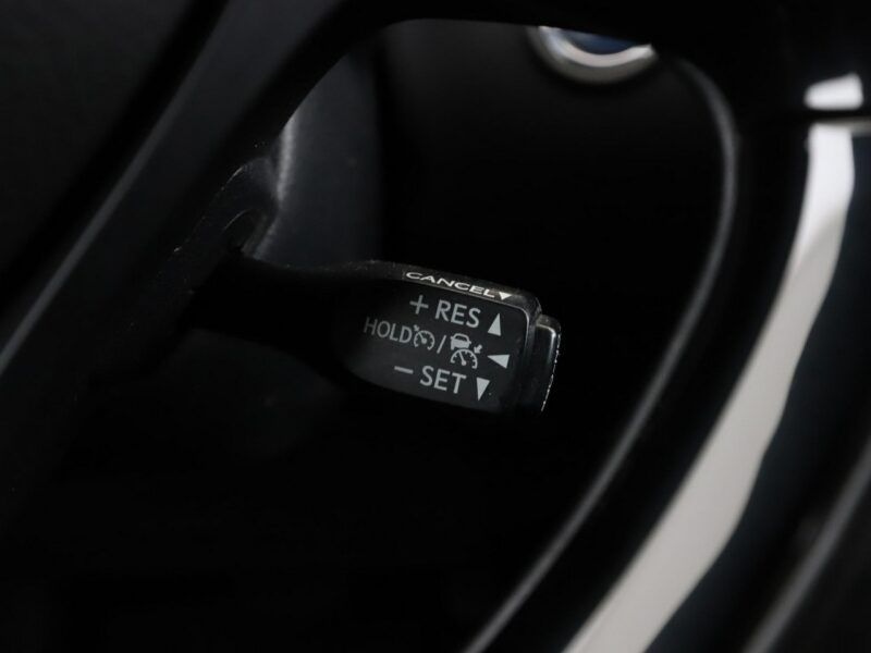 Toyota C-HR navi kamera tempomat Bluetooth
