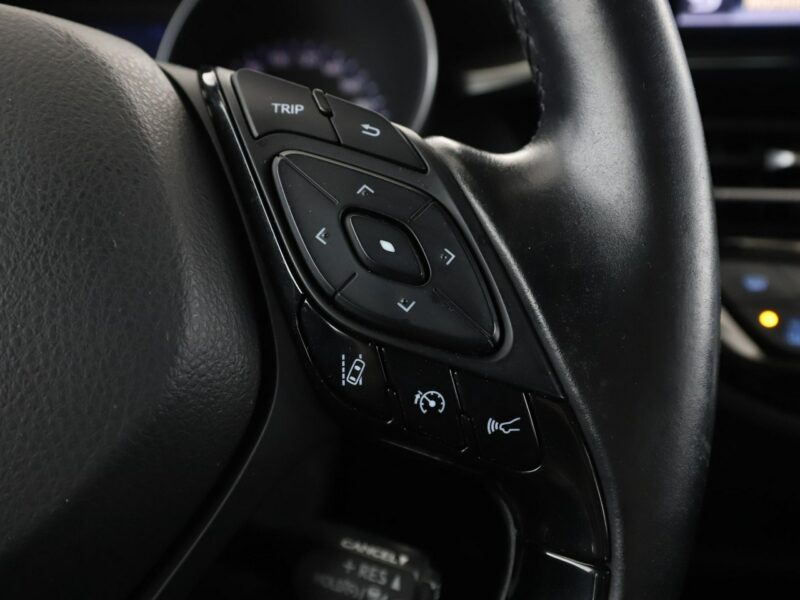 Toyota C-HR navi kamera tempomat Bluetooth