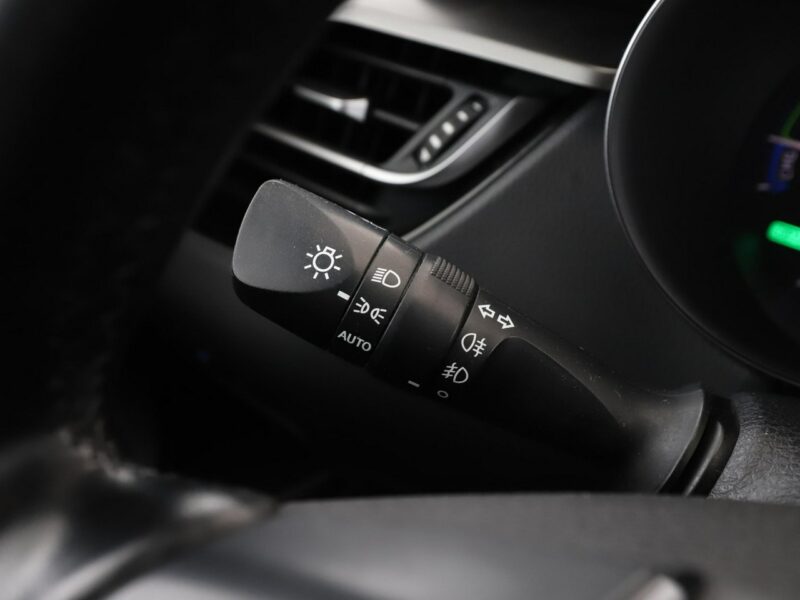 Toyota C-HR navi kamera tempomat Bluetooth