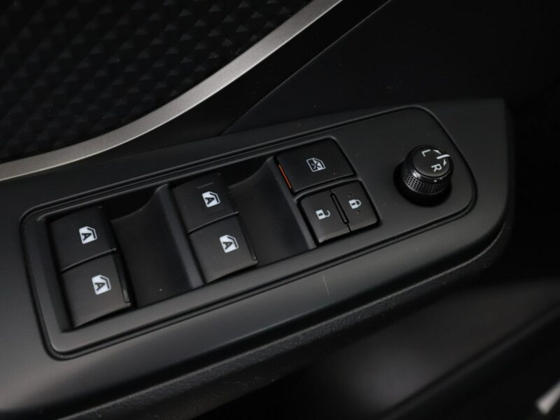 Toyota C-HR navi kamera tempomat Bluetooth