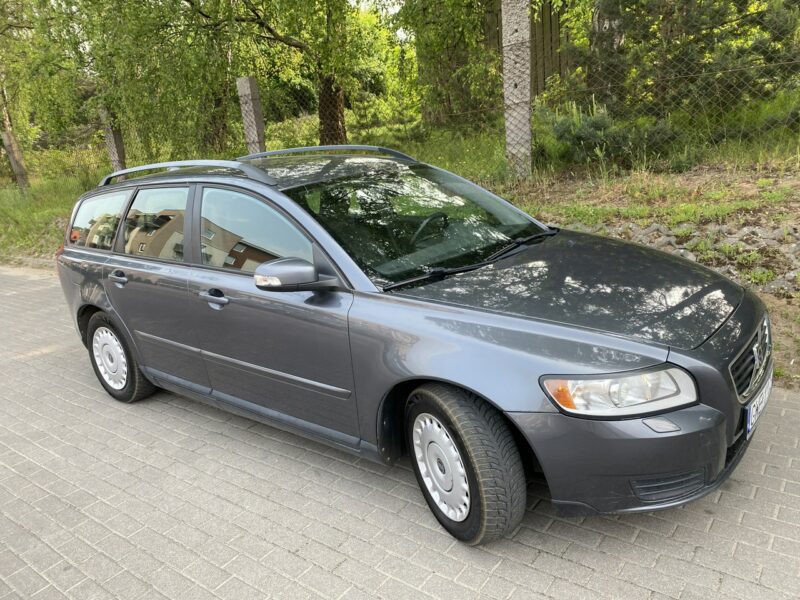 Volvo V50 1,8 mocna benzyna,CLIMAtronic, hak, podgrz. fotele, lusterko fotochrom I (2004-2007)