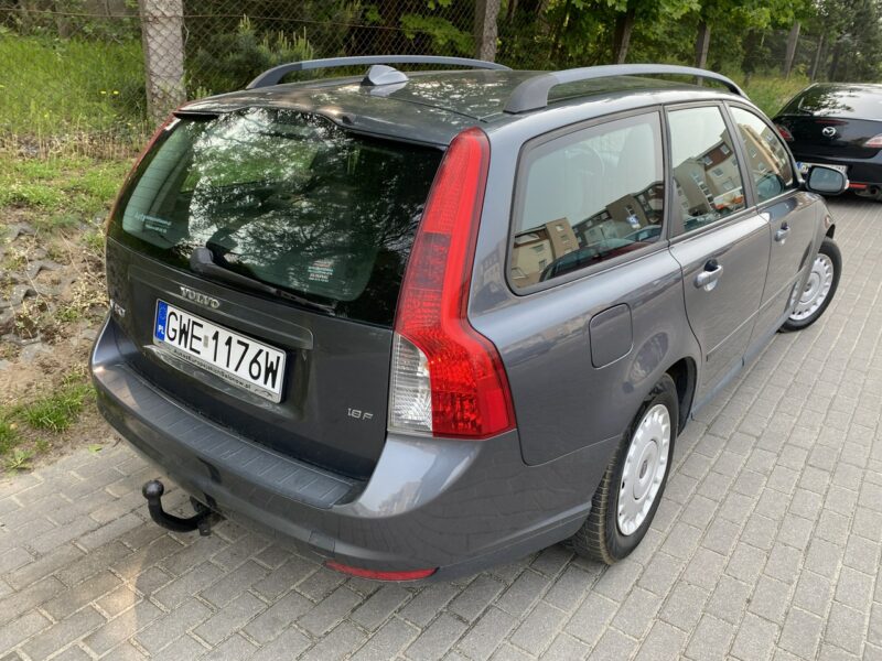 Volvo V50 1,8 mocna benzyna,CLIMAtronic, hak, podgrz. fotele, lusterko fotochrom I (2004-2007)