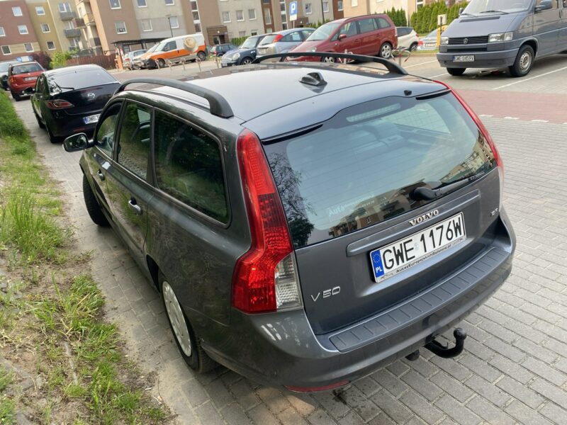 Volvo V50 1,8 mocna benzyna,CLIMAtronic, hak, podgrz. fotele, lusterko fotochrom I (2004-2007)