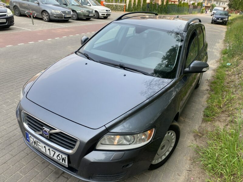 Volvo V50 1,8 mocna benzyna,CLIMAtronic, hak, podgrz. fotele, lusterko fotochrom I (2004-2007)