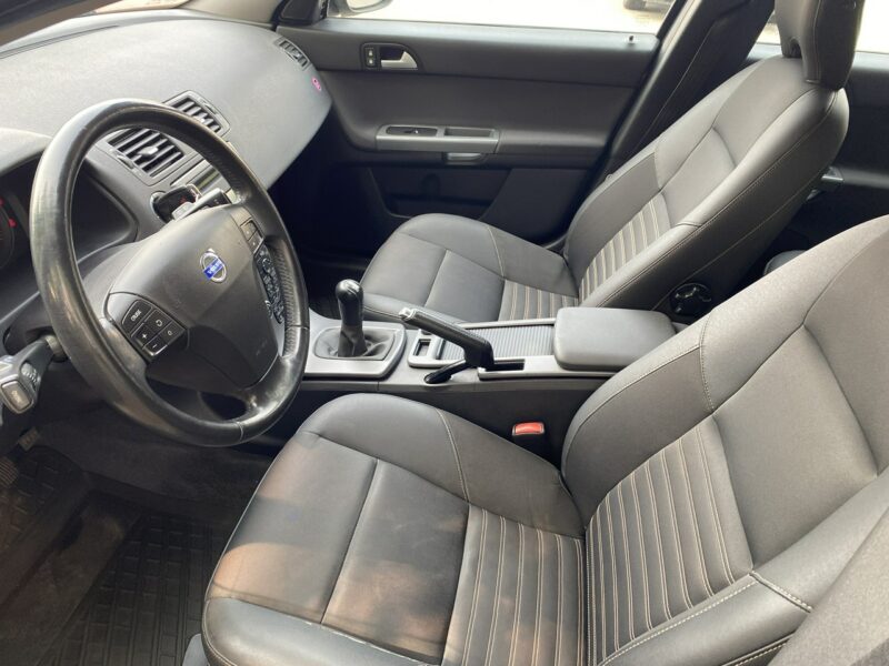 Volvo V50 1,8 mocna benzyna,CLIMAtronic, hak, podgrz. fotele, lusterko fotochrom I (2004-2007)