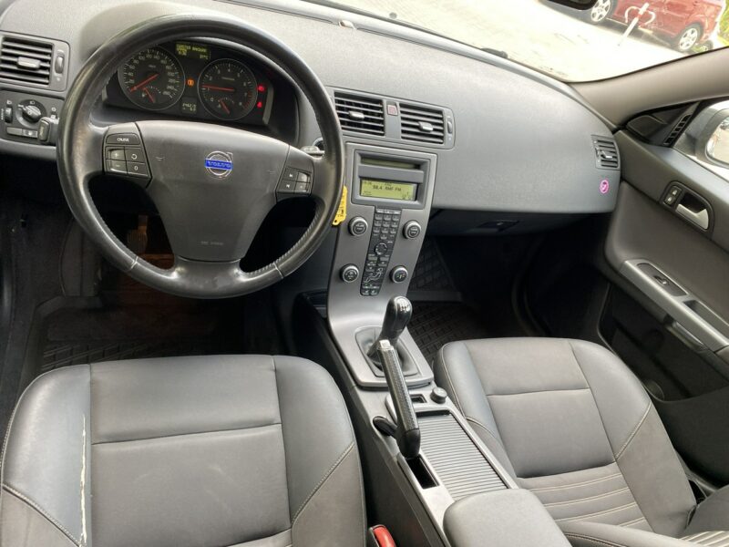 Volvo V50 1,8 mocna benzyna,CLIMAtronic, hak, podgrz. fotele, lusterko fotochrom I (2004-2007)