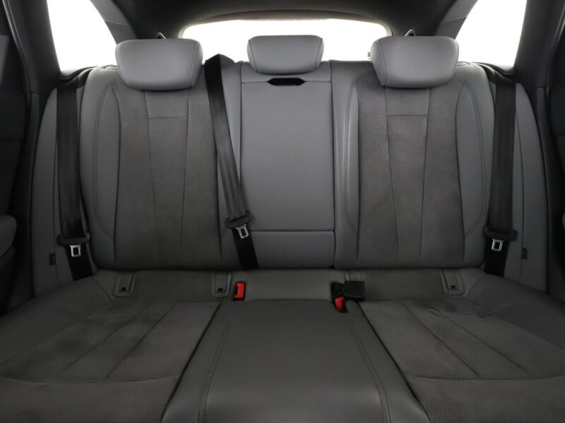 Audi A4 S-tronic quattro S-Line navi grzane fotele ACC LED kamera alcantara B9 (2015-)