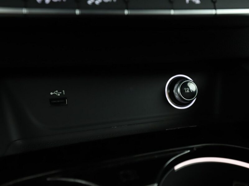 Audi A4 S-tronic quattro S-Line navi grzane fotele ACC LED kamera alcantara B9 (2015-)
