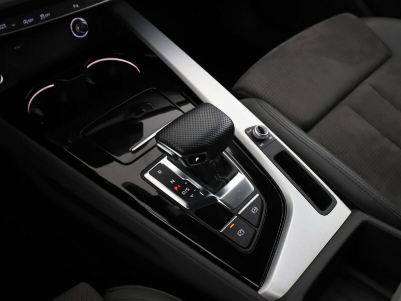 Audi A4 S-tronic quattro S-Line navi grzane fotele ACC LED kamera alcantara B9 (2015-)