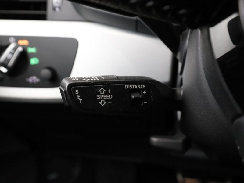 Audi A4 S-tronic quattro S-Line navi grzane fotele ACC LED kamera alcantara B9 (2015-)