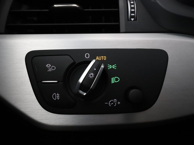 Audi A4 S-tronic quattro S-Line navi grzane fotele ACC LED kamera alcantara B9 (2015-)