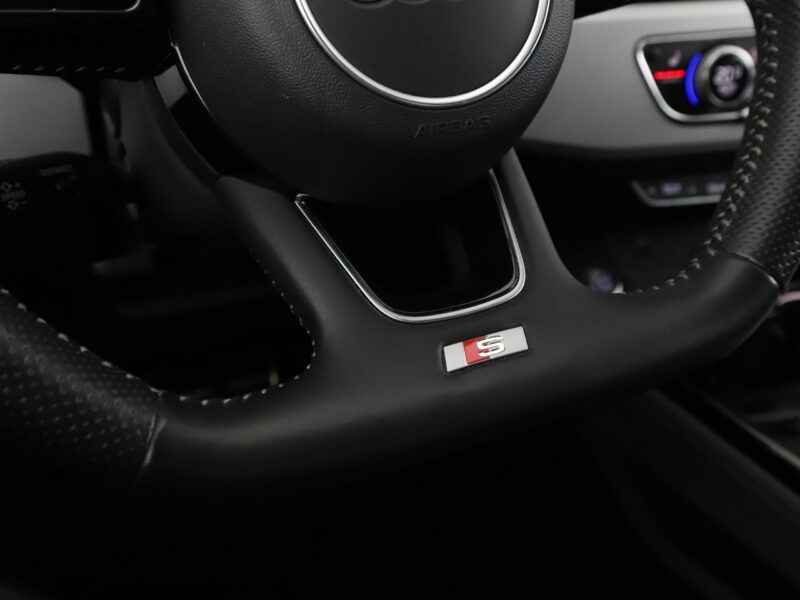 Audi A4 S-tronic quattro S-Line navi grzane fotele ACC LED kamera alcantara B9 (2015-)