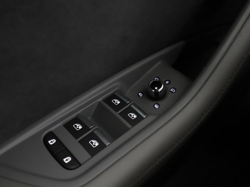 Audi A4 S-tronic quattro S-Line navi grzane fotele ACC LED kamera alcantara B9 (2015-)