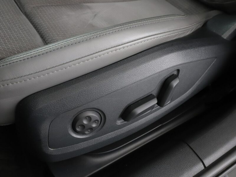 Audi A4 S-tronic quattro S-Line navi grzane fotele ACC LED kamera alcantara B9 (2015-)