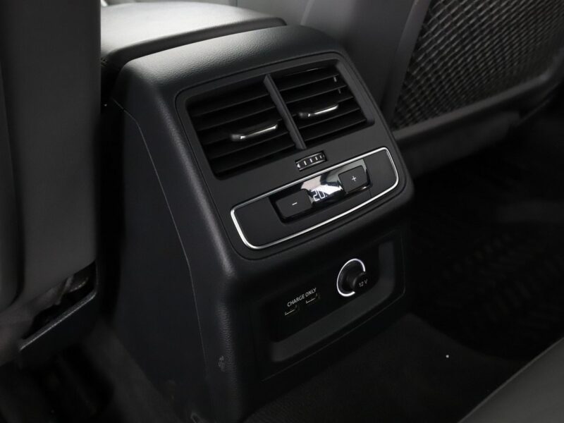 Audi A4 S-tronic quattro S-Line navi grzane fotele ACC LED kamera alcantara B9 (2015-)