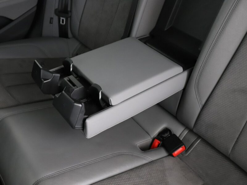 Audi A4 S-tronic quattro S-Line navi grzane fotele ACC LED kamera alcantara B9 (2015-)
