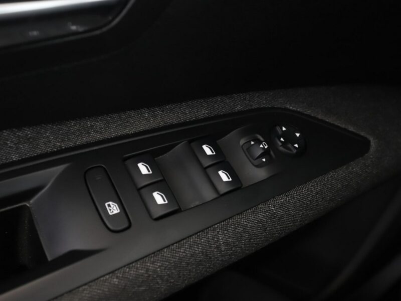 Peugeot 5008 Active Business automat 7-osob. PDC tempomat klima-auto Bluetooth II (2017-)
