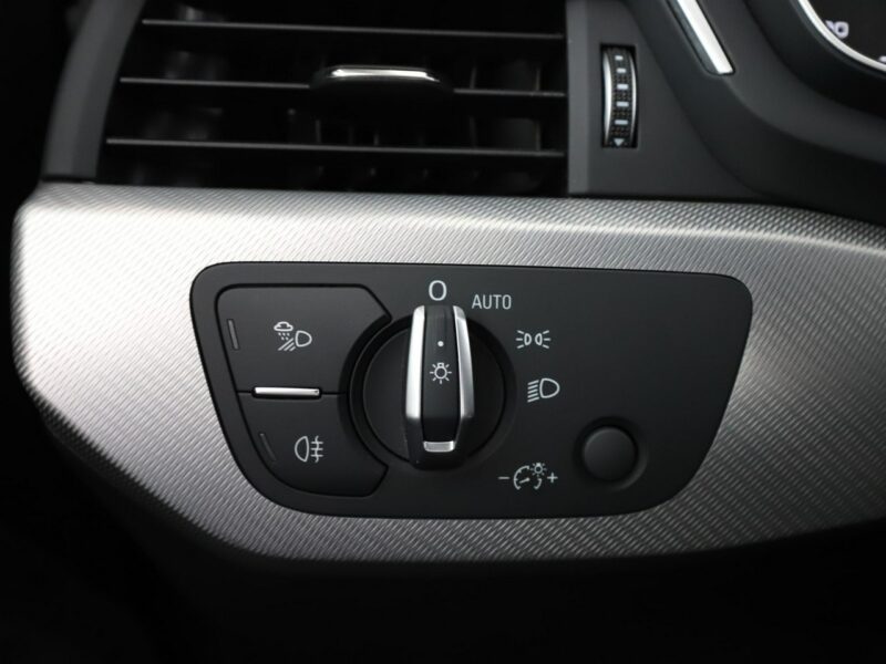 Audi A4 Xenon navi skóra/alcantara szyberdach virtual cocpit B9 (2015-)