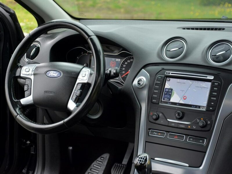Ford Mondeo Titanium Ledy BLIS Keyless go Navi Convers 2xParkt Relingi Aso Ford Mk4 (2007-2014)