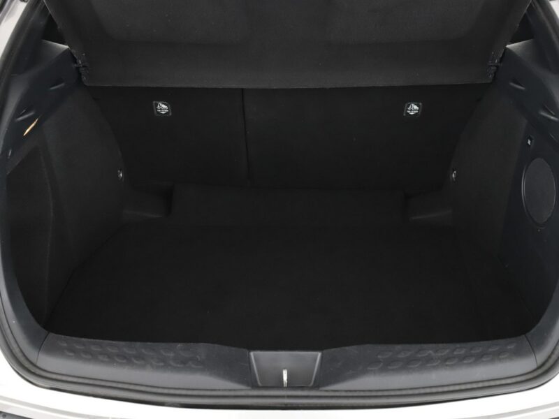 Toyota C-HR navi kamera ACC skóra LED JBL Bluetooth klima-auto