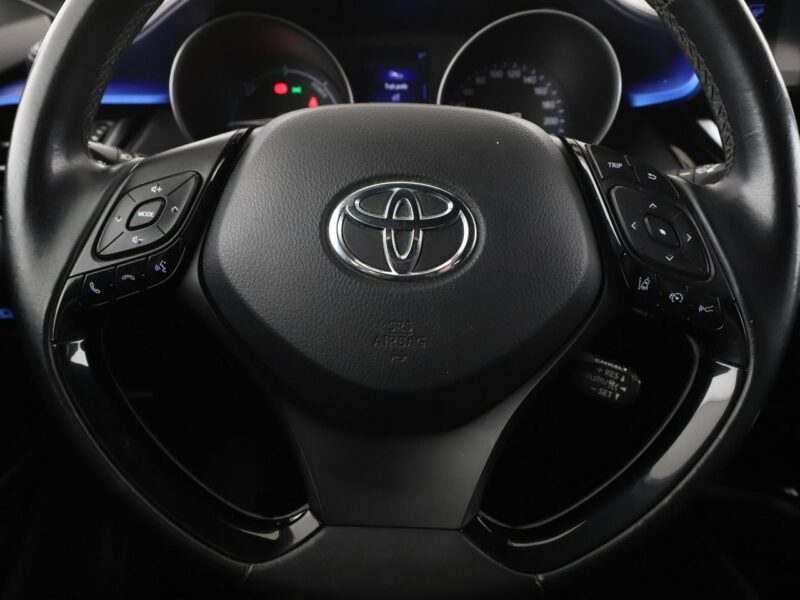 Toyota C-HR navi kamera ACC skóra LED JBL Bluetooth klima-auto