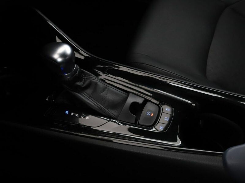 Toyota C-HR navi kamera ACC skóra LED JBL Bluetooth klima-auto