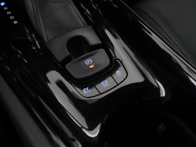 Toyota C-HR navi kamera ACC skóra LED JBL Bluetooth klima-auto