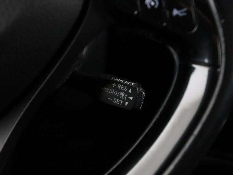 Toyota C-HR navi kamera ACC skóra LED JBL Bluetooth klima-auto