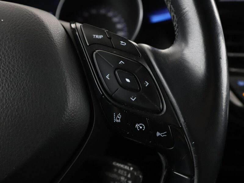 Toyota C-HR navi kamera ACC skóra LED JBL Bluetooth klima-auto