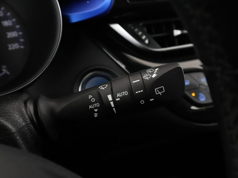 Toyota C-HR navi kamera ACC skóra LED JBL Bluetooth klima-auto