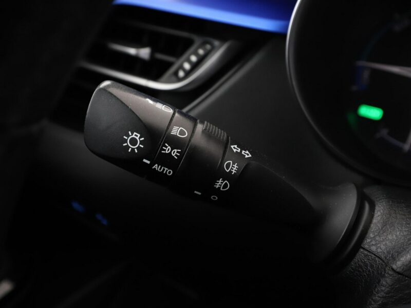 Toyota C-HR navi kamera ACC skóra LED JBL Bluetooth klima-auto