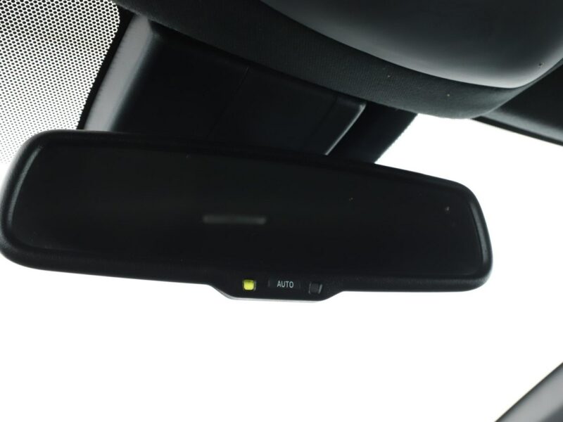 Toyota C-HR navi kamera ACC skóra LED JBL Bluetooth klima-auto