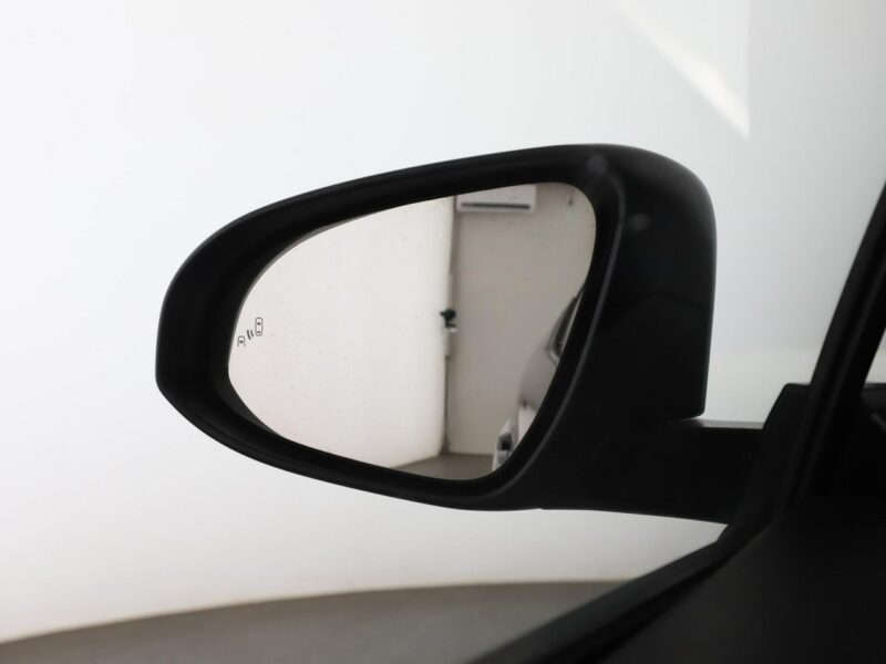 Toyota C-HR navi kamera ACC skóra LED JBL Bluetooth klima-auto