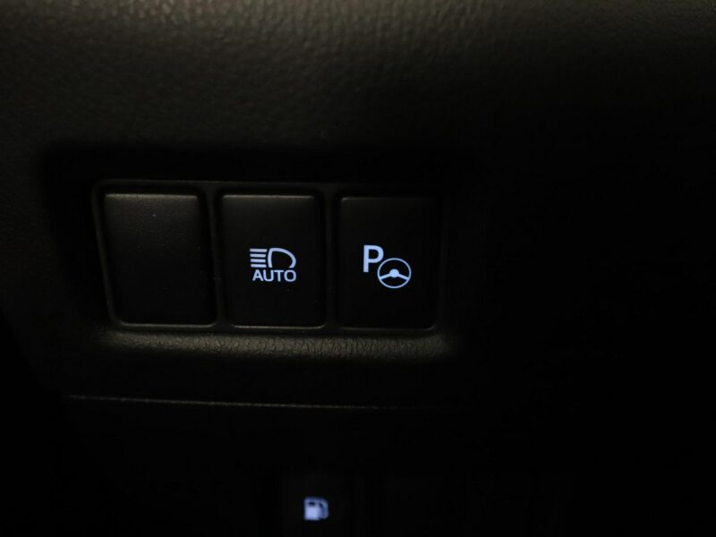 Toyota C-HR navi kamera ACC skóra LED JBL Bluetooth klima-auto