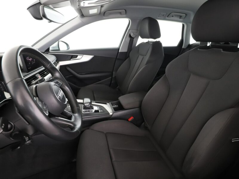 Audi A4 FV23% xenon S-tronic navi grzane fotele czujniki parkowania B9 (2015-)